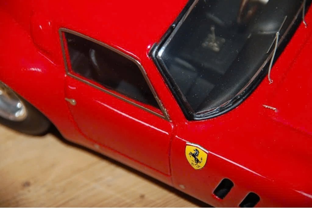 SALE ! FERRARI 250 GTO special ed, rosso corsa MG models WRH, Hobby en Vrije tijd, Modelauto's | 1:18, Verzenden, Gebruikt, Auto
