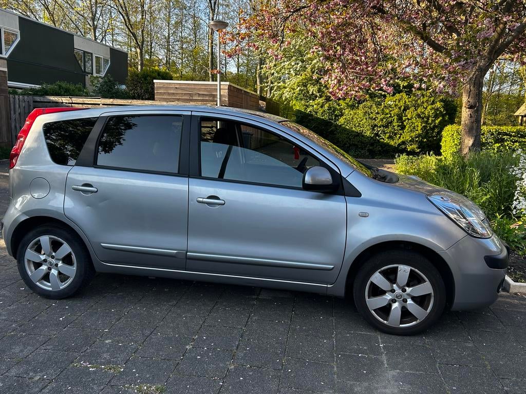 Nissan Note 1.6 16V AUT 2006 Grijs, Auto's, Nissan, Stof, 750 kg, 4 cilinders, 49 €/maand