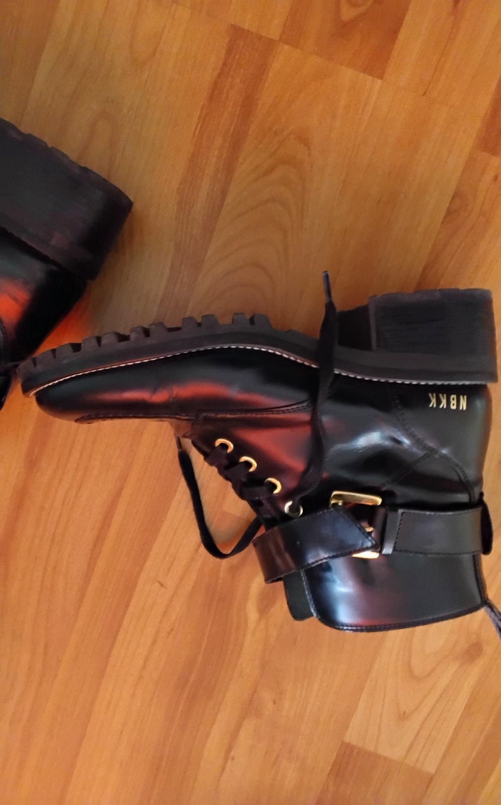 Te koop,weinig tot niet gedragen NBKK., Ophalen, Zo goed als nieuw, Zwart, Sneakers of Gympen