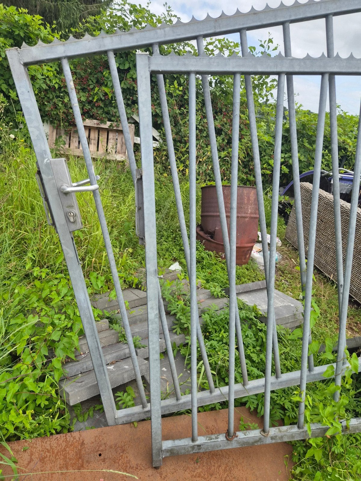 Stevige ijzeren poort 1.50m hoog, 3.20m breed, Tuin en Terras, Ophalen, Met poort, Gebruikt, Spijlenhekwerk
