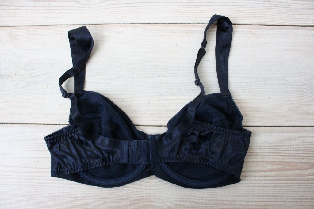 Donkerblauwe satijnen BH 75D & string maat M van Hunkemoller, Hunkemöller, Verzenden, Blauw, Setje