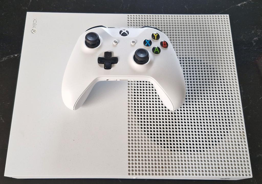 Xbox One S 1TB met 1 controller - Zo goed als nieuw, Spelcomputers en Games, Spelcomputers | Xbox One, Xbox One S, Ophalen of Verzenden