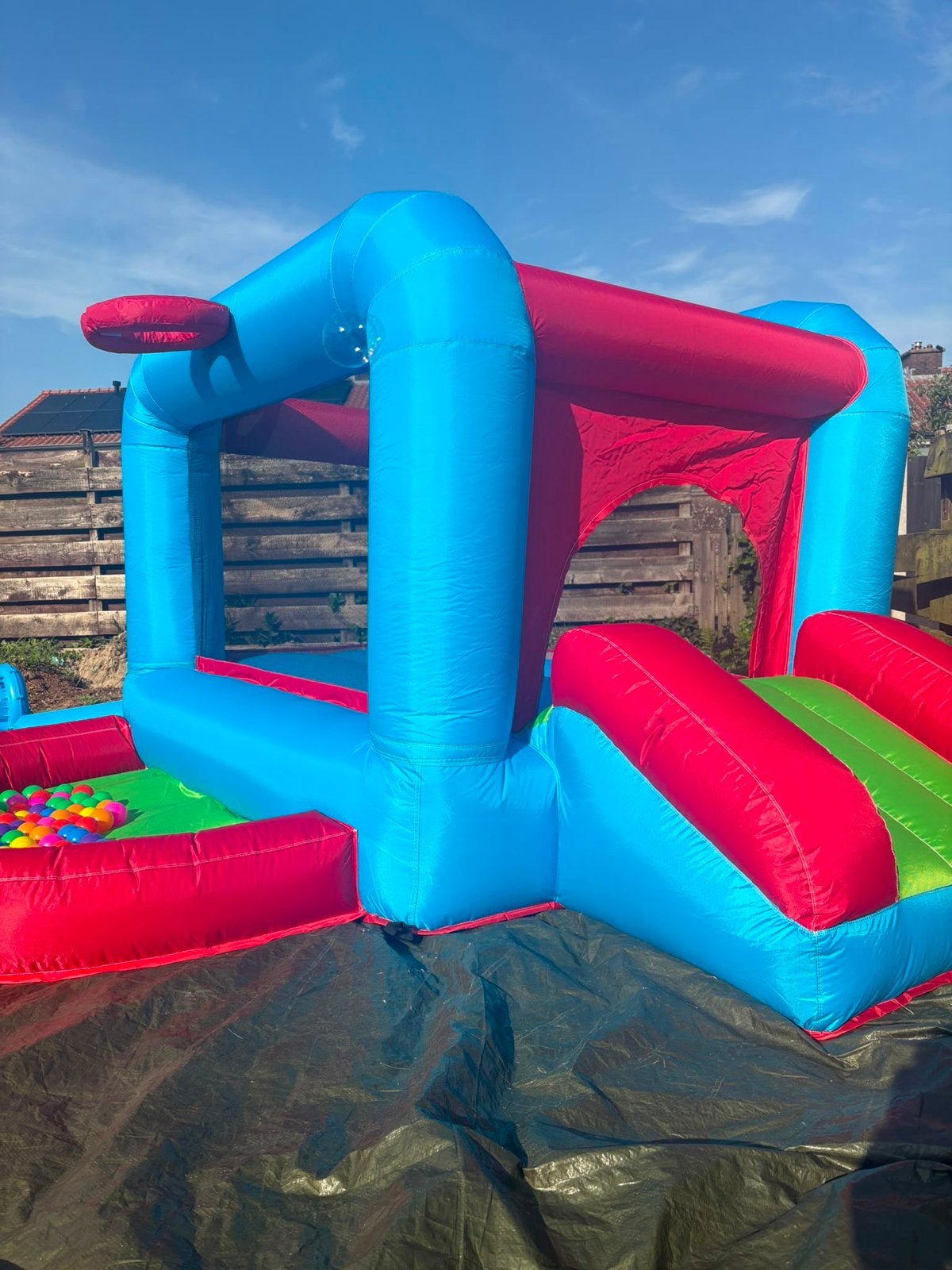 Springkussen met glijbaan en ballenbak - incl. bezorging, Verzenden, Zo goed als nieuw