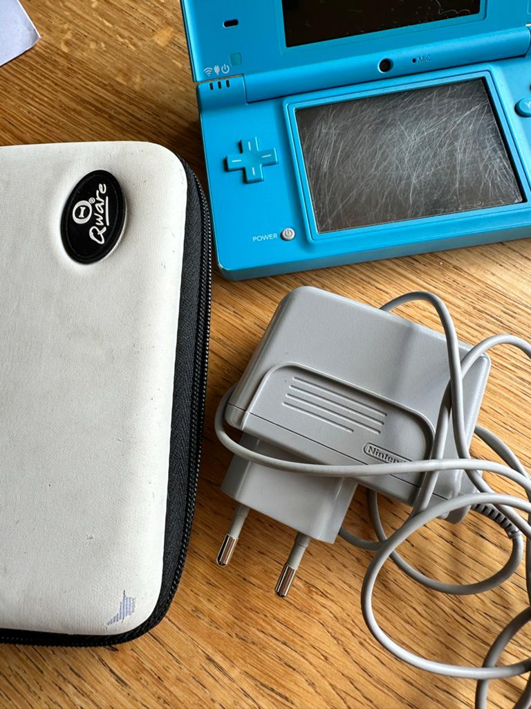 Nintendo DSi met oplader, spel en etui - Blauw, Spelcomputers en Games, Spelcomputers | Nintendo DS, Blauw, Dsi, Ophalen of Verzenden