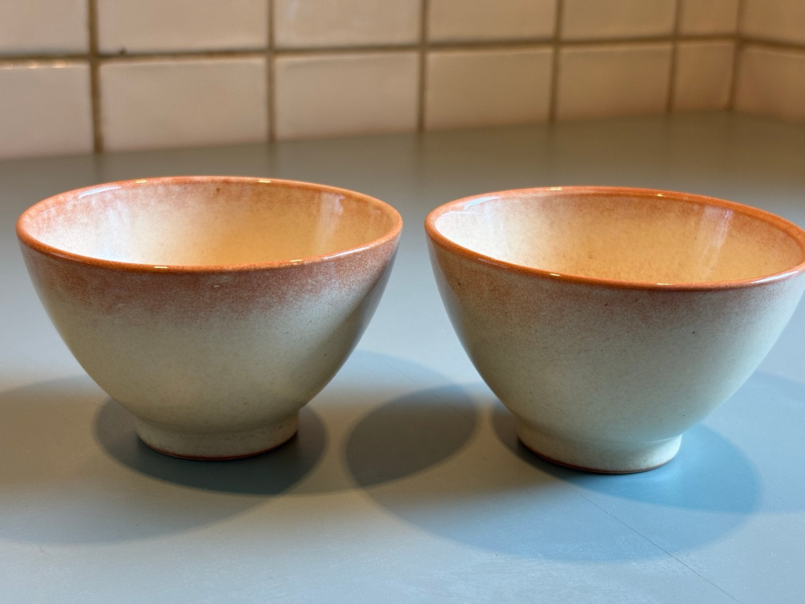Set van 2 Huizen schaaltjes/kommetjes Potterie de Driehoek, Verzenden