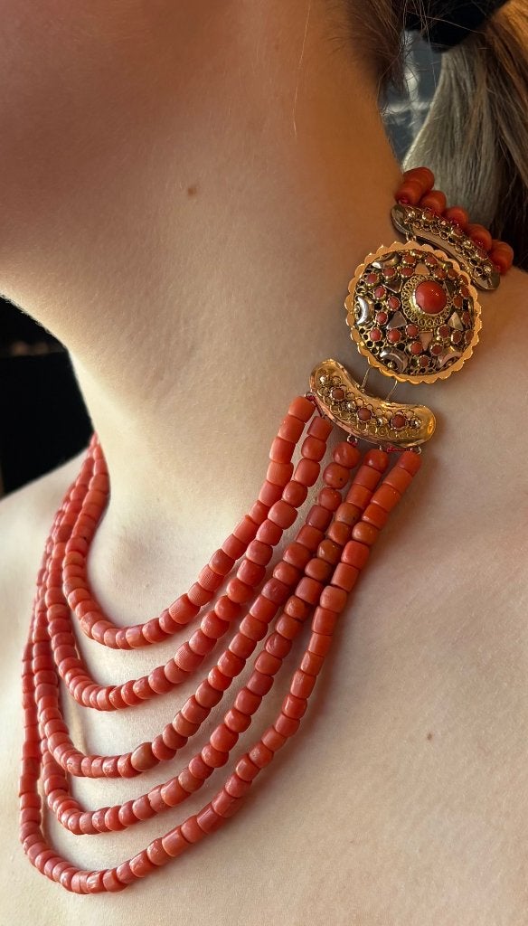 Bloedkoraal antieke ketting 14k slot groot Zeeland fraai
