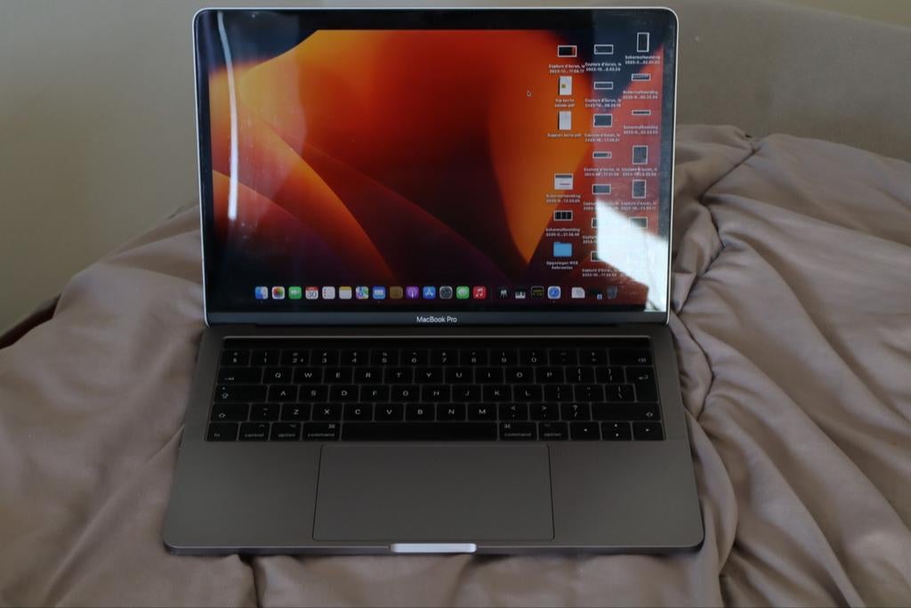Macbook pro 2018 + tasje, MacBook Pro, Gebruikt, Qwerty, 8 GB