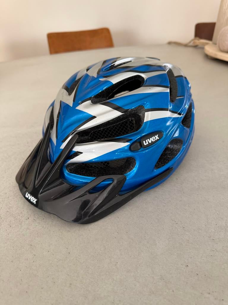 Uvex fietshelm Superhelix blauw/zilver, Fietsen en Brommers, Fietsaccessoires | Fietshelmen, Ophalen of Verzenden, Gebruikt, Overige maten