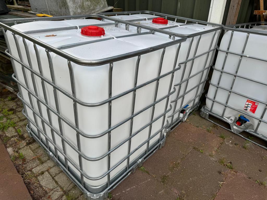 1000 liter IBC containers / tanks / vaten  Prijs 75 euro, 150 liter of meer, Ophalen, Zo goed als nieuw