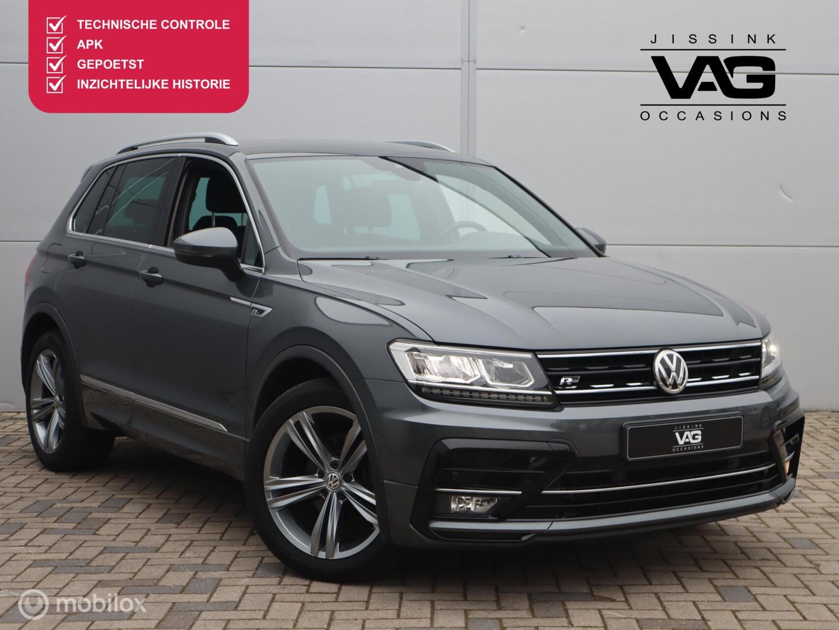 Volkswagen Tiguan 1.5 TSI Highline R line ACC Automaat CarPl, Auto's, Dealer onderhouden, 15 km/l, Gebruikt, Alcantara