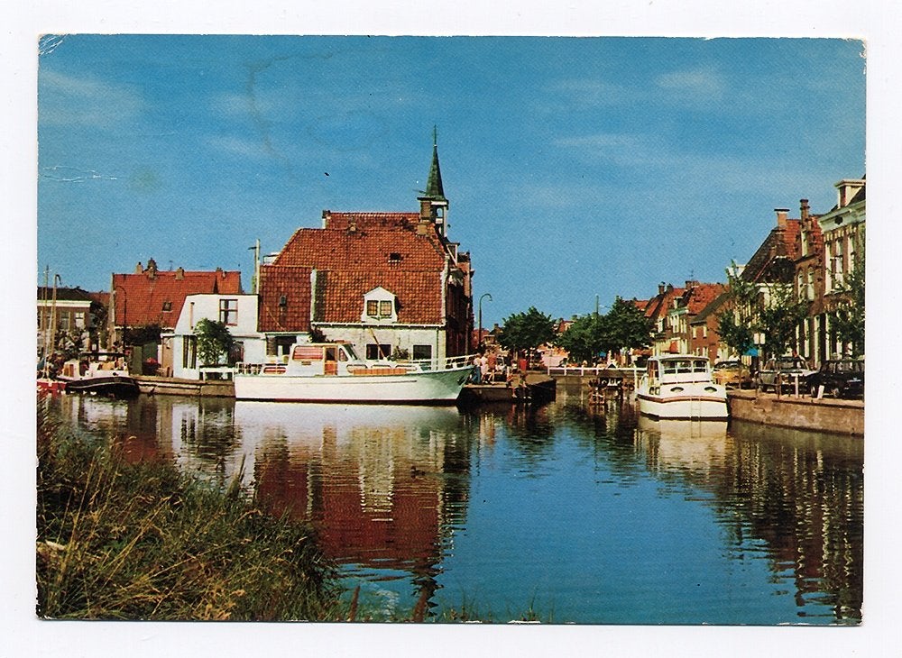 Makkum, Pruikmakershoek - Friesland haventje, kade, boten, Verzamelen, Ansichtkaarten | Nederland, Ophalen of Verzenden, 1960 tot 1980