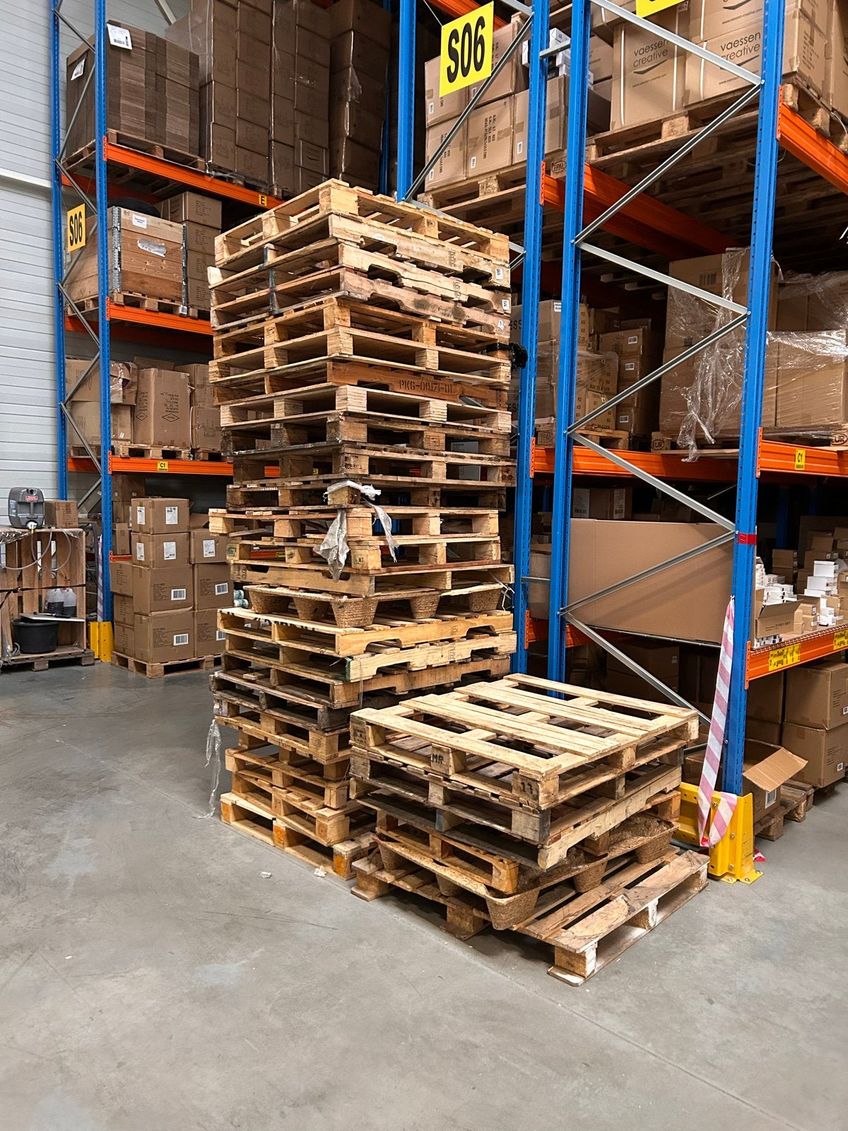 Gratis af te halen: Wegwerp pallets (blokformaat) in Nuth, Gebruikt, 100 cm of meer, 60 cm of meer, Overige typen