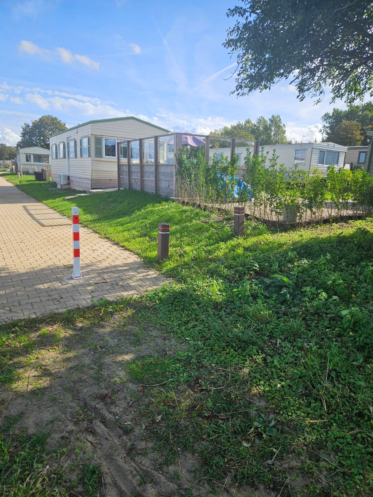 Te koop Stacaravan direct aan de Brielse Maas