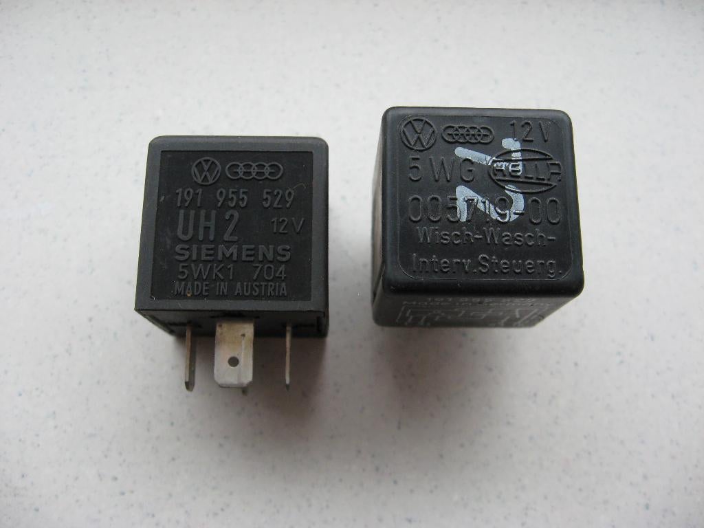 2x wis/was interval relais - 191 955 529 - Siemens Hella, Ophalen of Verzenden, Gebruikt, Seat