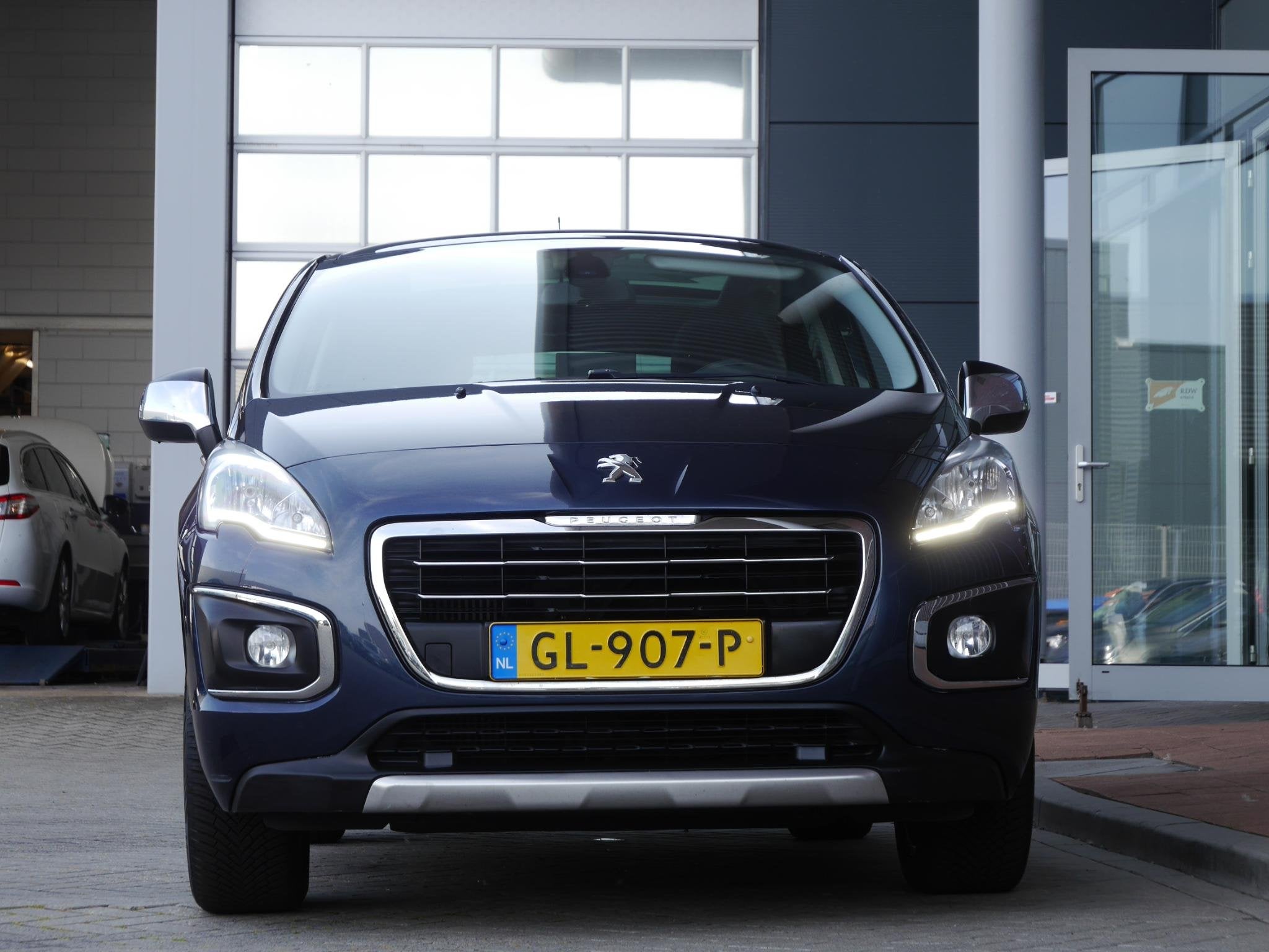 Peugeot 3008 1.2 PureTech Style | Trekhaak | Panoramadak | L, Auto's, Peugeot, Voorwielaandrijving, Stof, Gebruikt, Euro 6