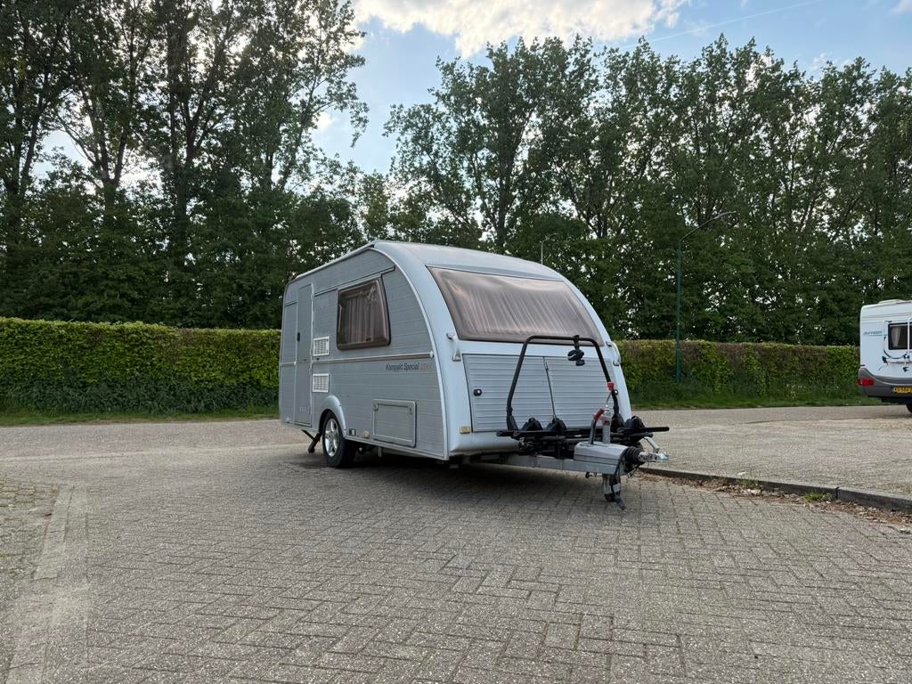 Kip Kompakt 37 EKV 2002, Caravans en Kamperen, Standaardzit, 2 aparte bedden, Kip, Tot en met 2