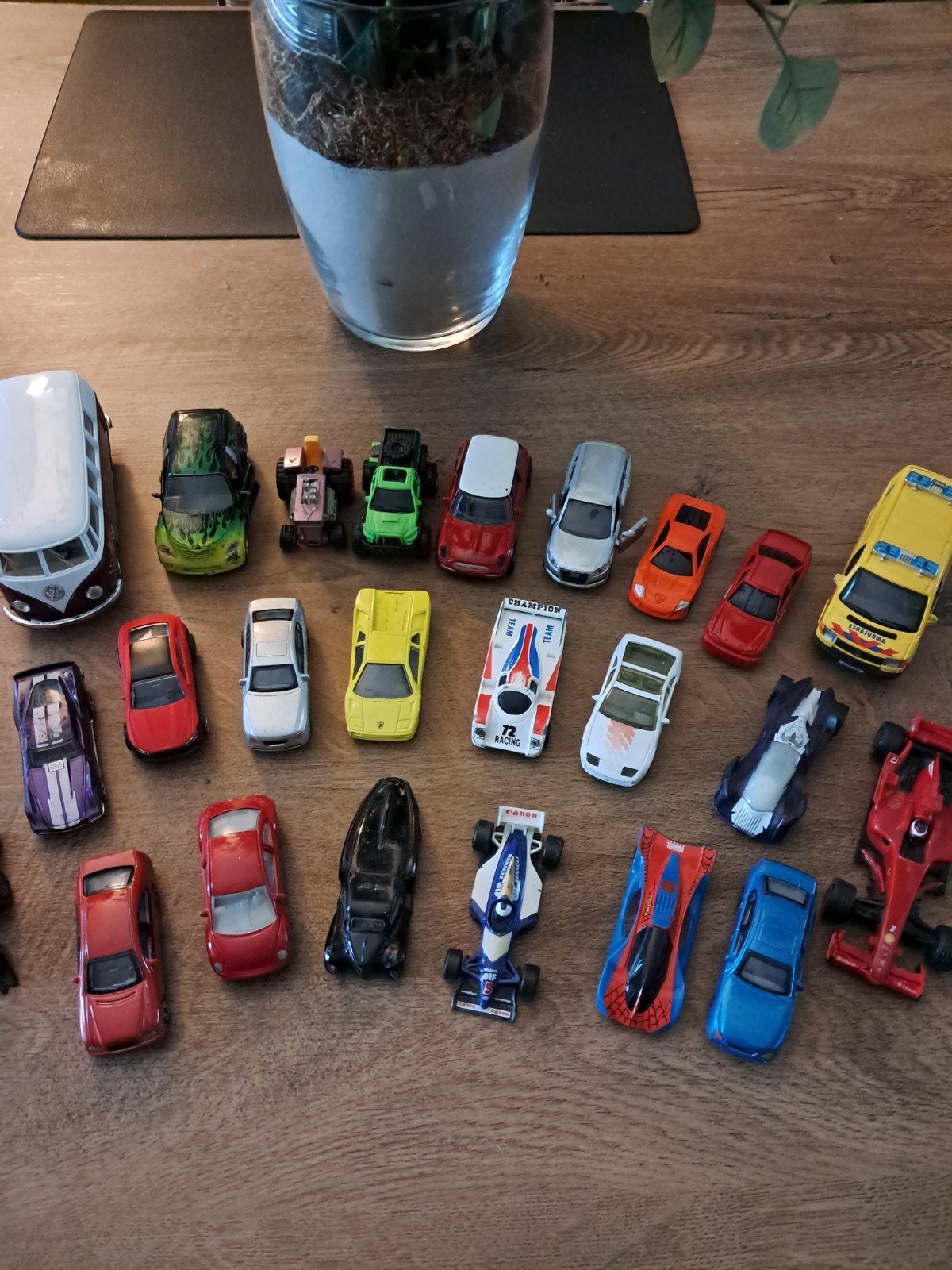 24 speelgoed auto's, Ophalen