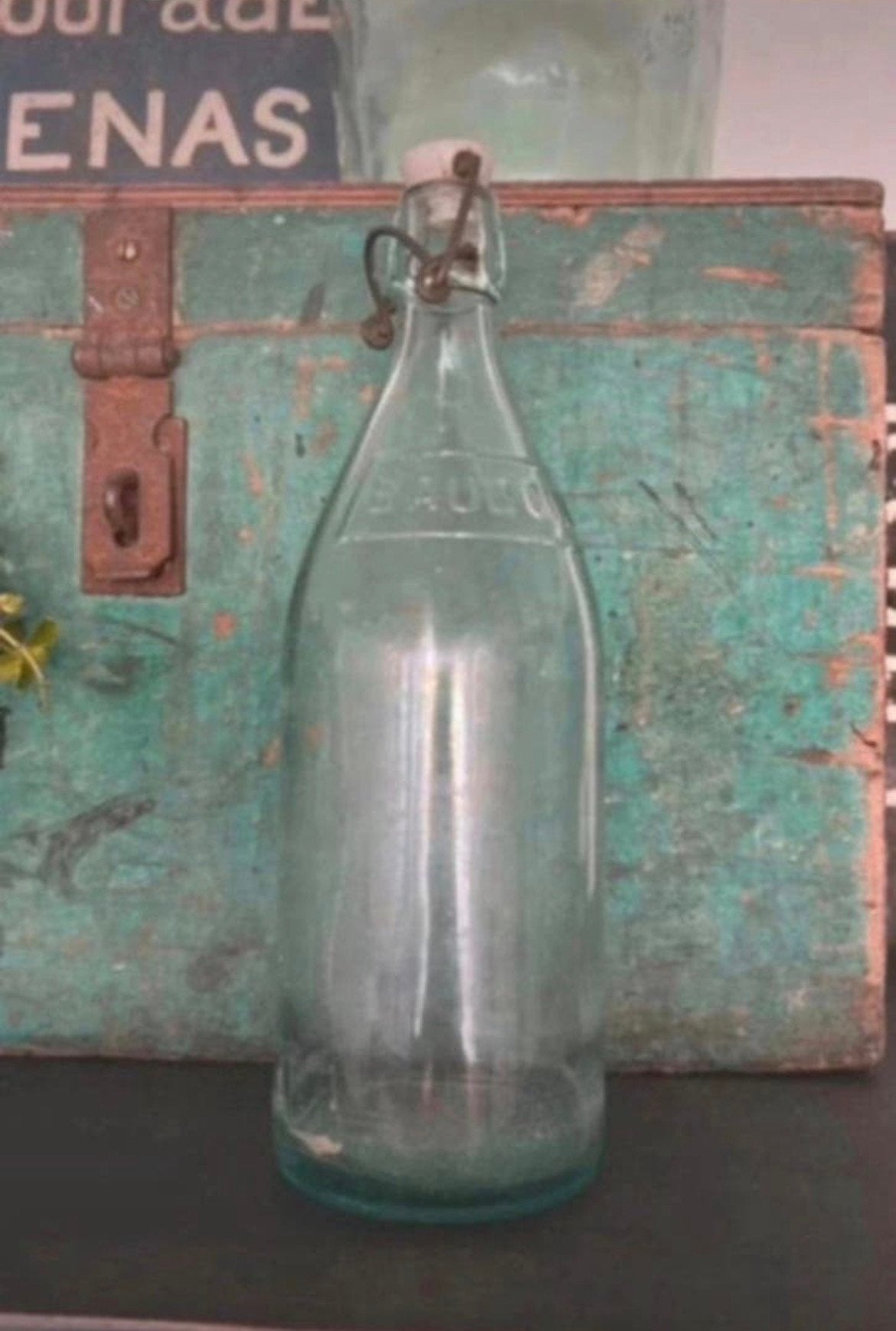 Franse fles met tekst en porseleine dop, Ophalen of Verzenden