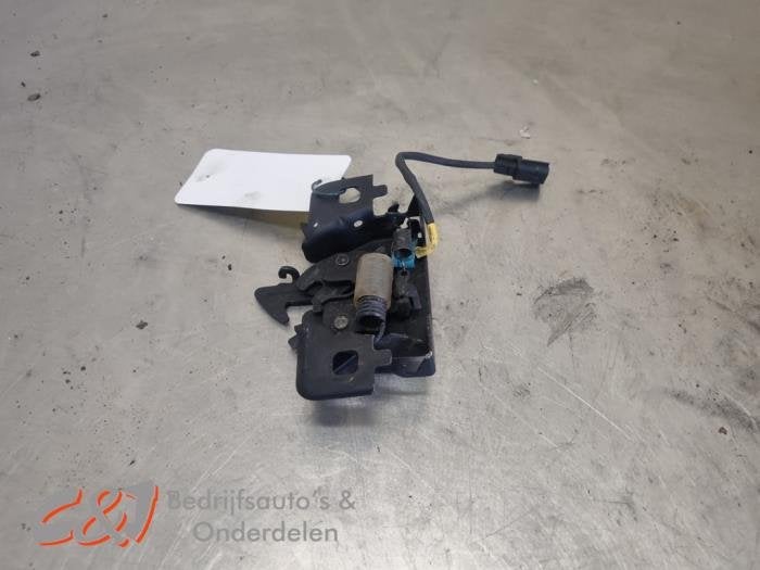 Slotmechaniek Motorkap van een Renault Trafic, Gebruikt, -, Renault, -