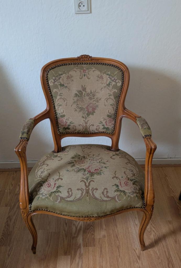 Antieke fauteuil met bloemmotief, Ophalen