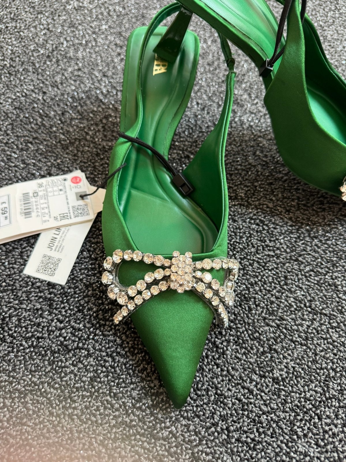 Nieuwe groene slingback schoenen met zilveren strik maat 36, Schoenen met lage hakken, Nieuw, Ophalen of Verzenden, Groen
