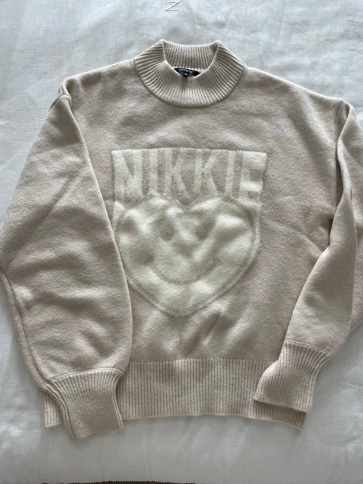 Nikkie trui met smiley - Zo goed als nieuw mt38, Ophalen of Verzenden, Zo goed als nieuw, Maat 36 (S), Beige