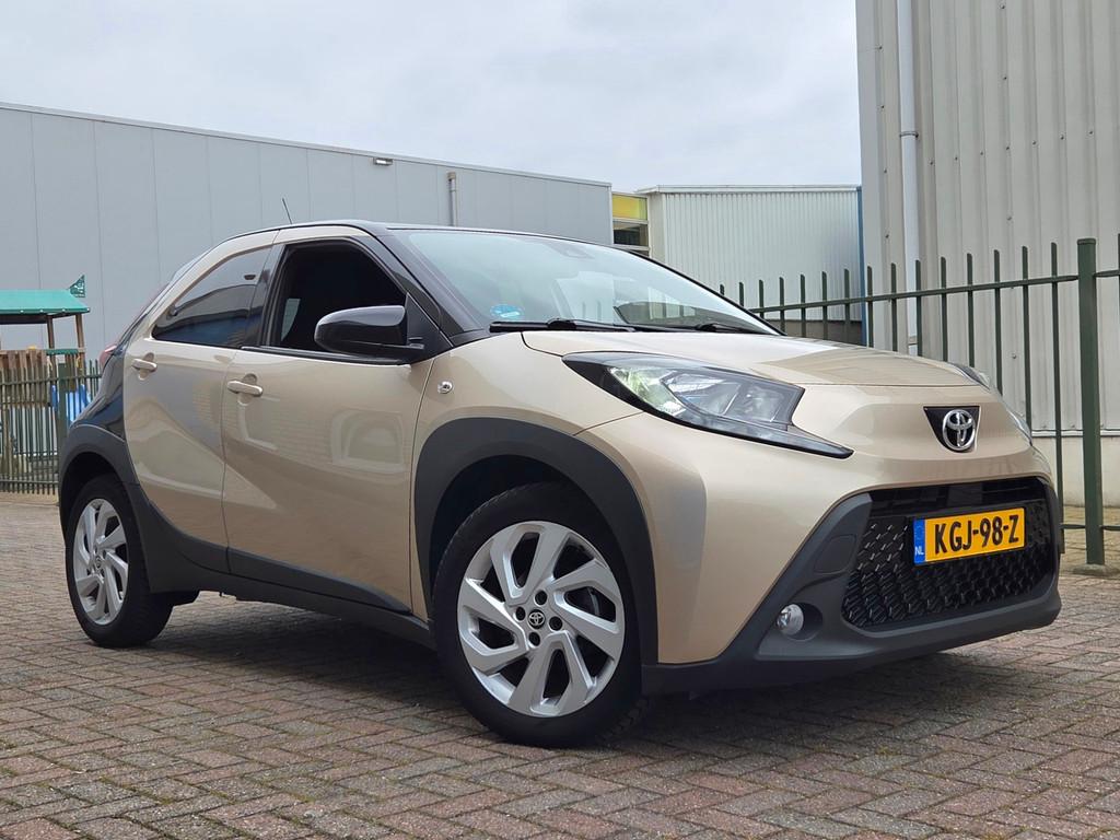 Toyota Aygo X 1.0 VVT-i S-CVT Automaat/Carplay/Camera/Cruise, LED verlichting, Gebruikt, 4 stoelen, 3 cilinders