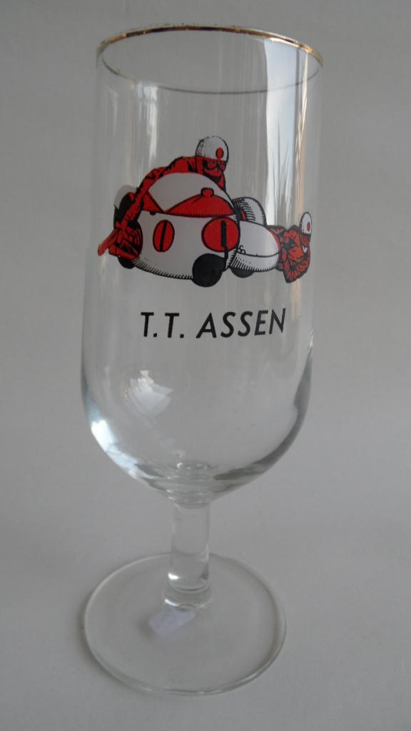 TT Assen motorwegrace zijspan combinatie no:1 bierglas, Ophalen of Verzenden, Zo goed als nieuw, Gebruiksvoorwerp