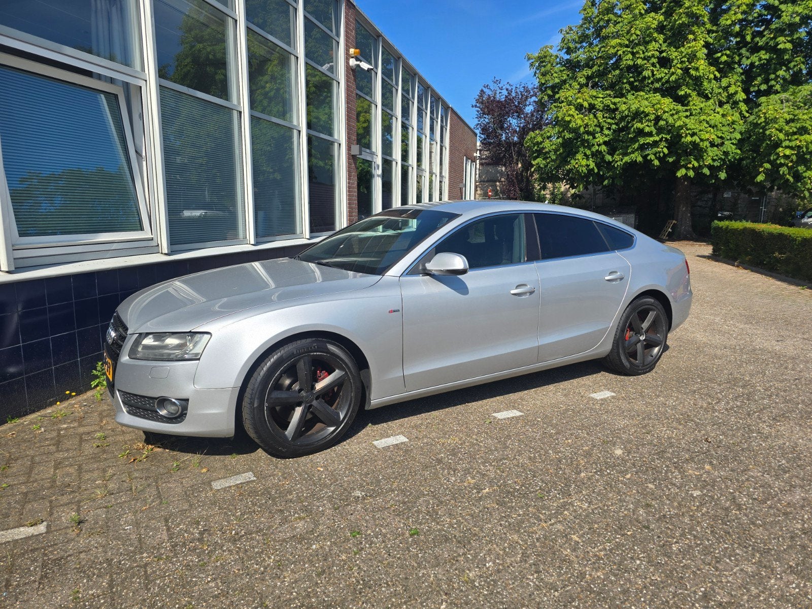Audi A5 2.0 Tfsi 132KW Sportback M-tr 2010 Grijs, 4 cilinders, 1984 cc, 14 km/l, 1500 kg