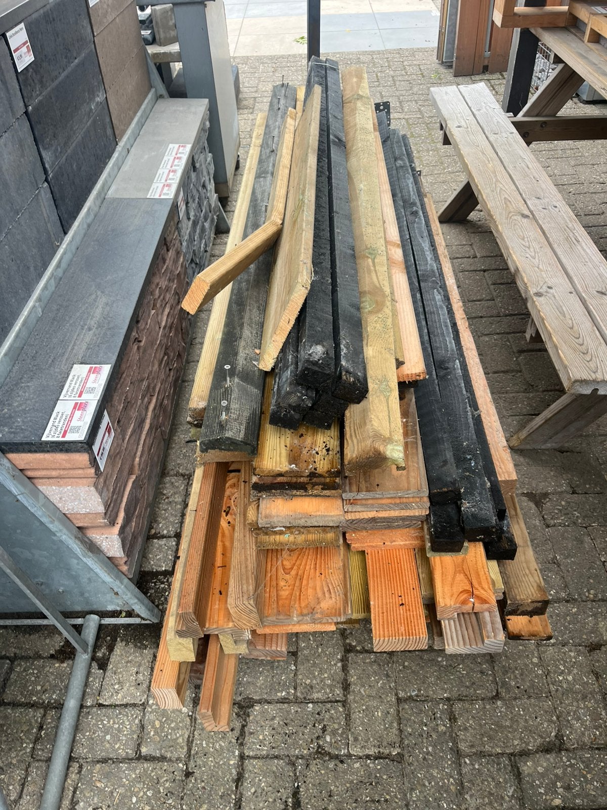Partijtje tuinhout diverse planken en palen, Ophalen, Zo goed als nieuw, Palen