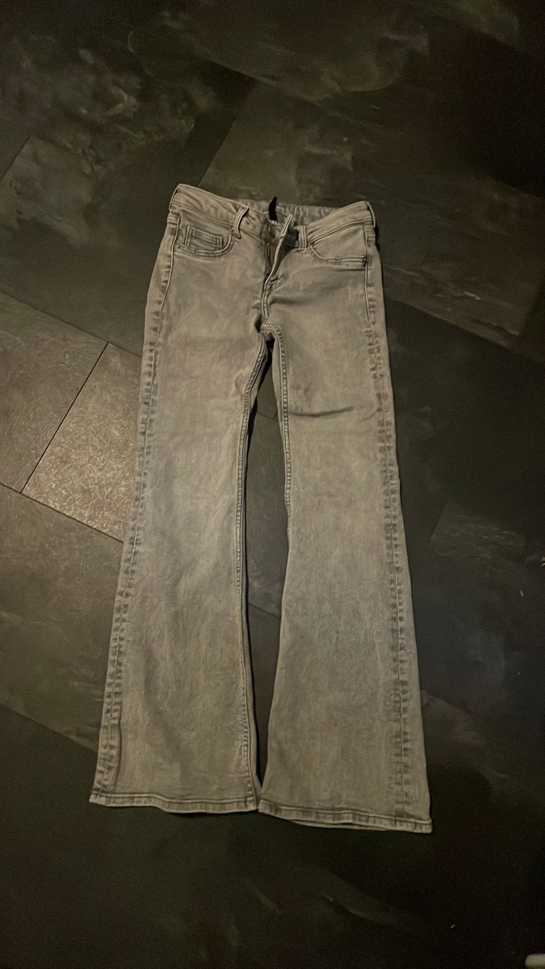 Flared broek maat 136, Kleding | Dames, Ophalen of Verzenden, Zo goed als nieuw, Grijs, W28 - W29 (confectie 36)