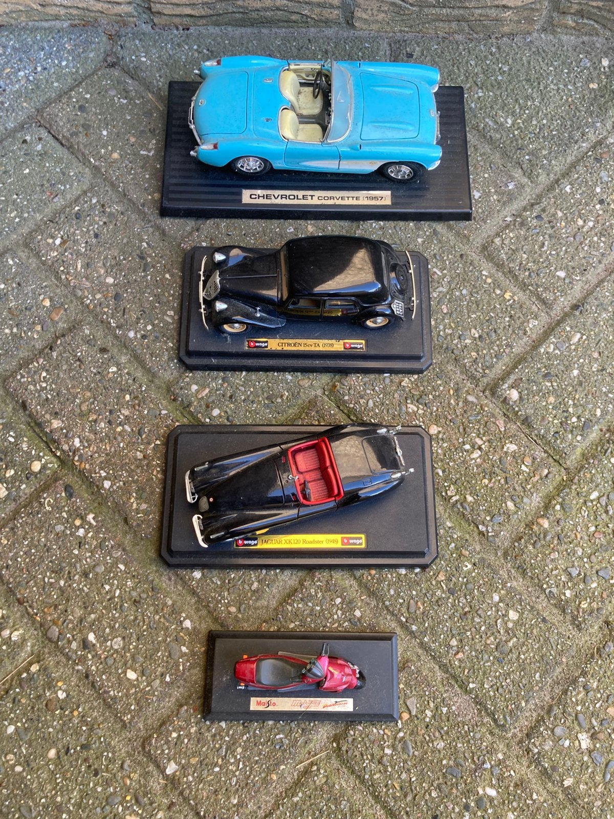 Bburago schaalmodeloldtimers en Maisto scooter., Overige merken, Gebruikt, Auto, Groter dan 1:32