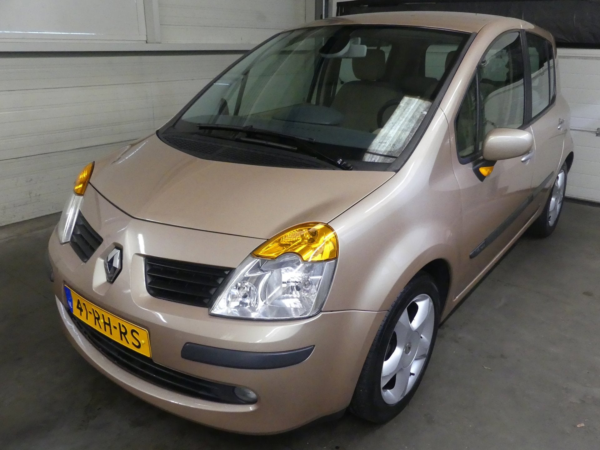 Renault Modus 1.6-16V Privil - Automaat - Trekhaak - Weinig, Auto's, Gebruikt, Beige, 4 cilinders, Beige