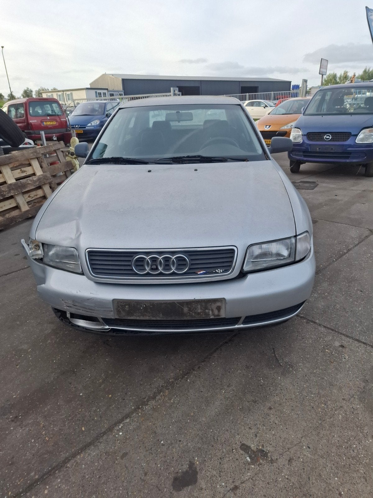 Audi A4 1.8 voor onderdelen, Ophalen, Audi