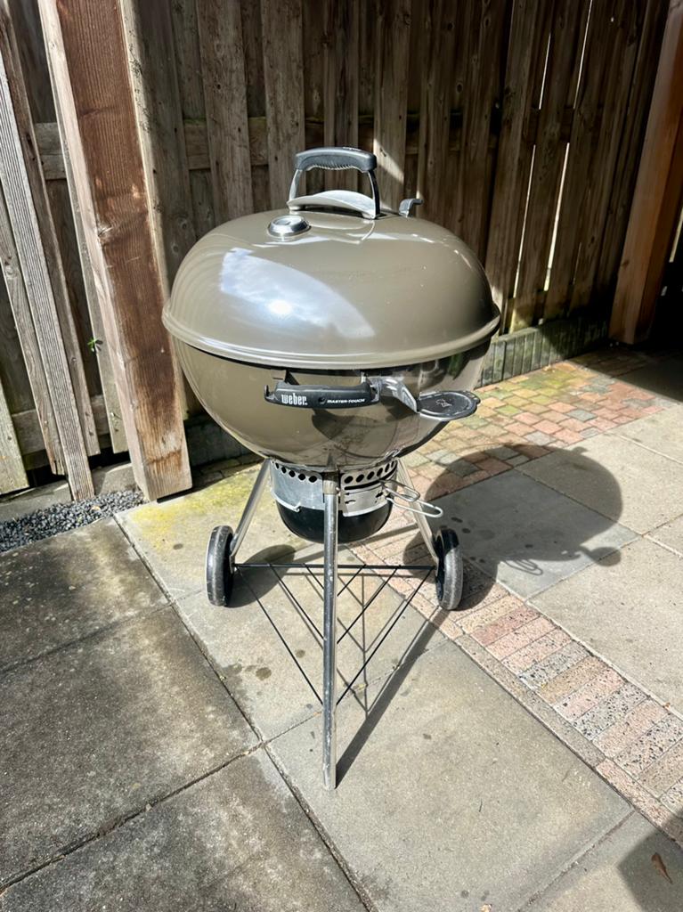 Weber Master touch GBS houtskool BBQ, diameter 57cm, Ophalen, Gebruikt, Met accessoires