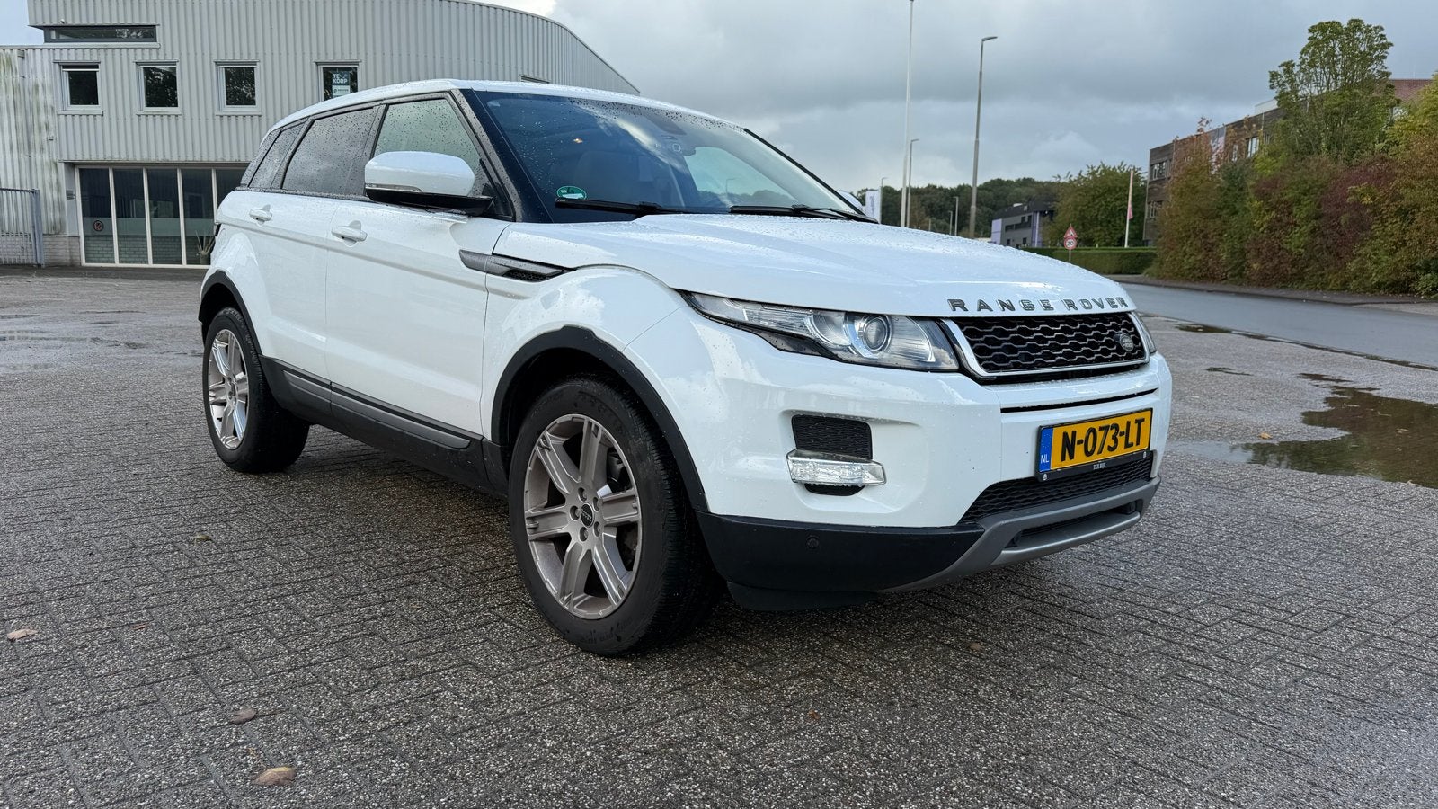 Land Rover Evoque Si4 Prestige, Auto's, Automaat, 1800 kg, Beige, Wit