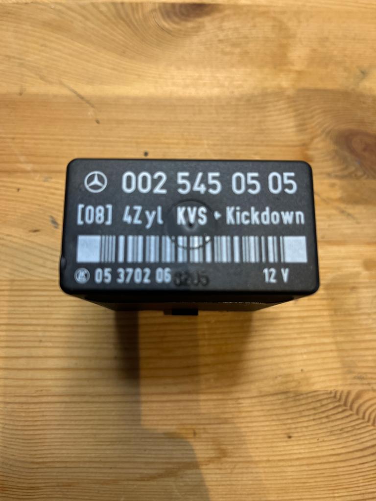 Mercedes brandstofpomp relais W124 NIEUW, Ophalen of Verzenden, Nieuw