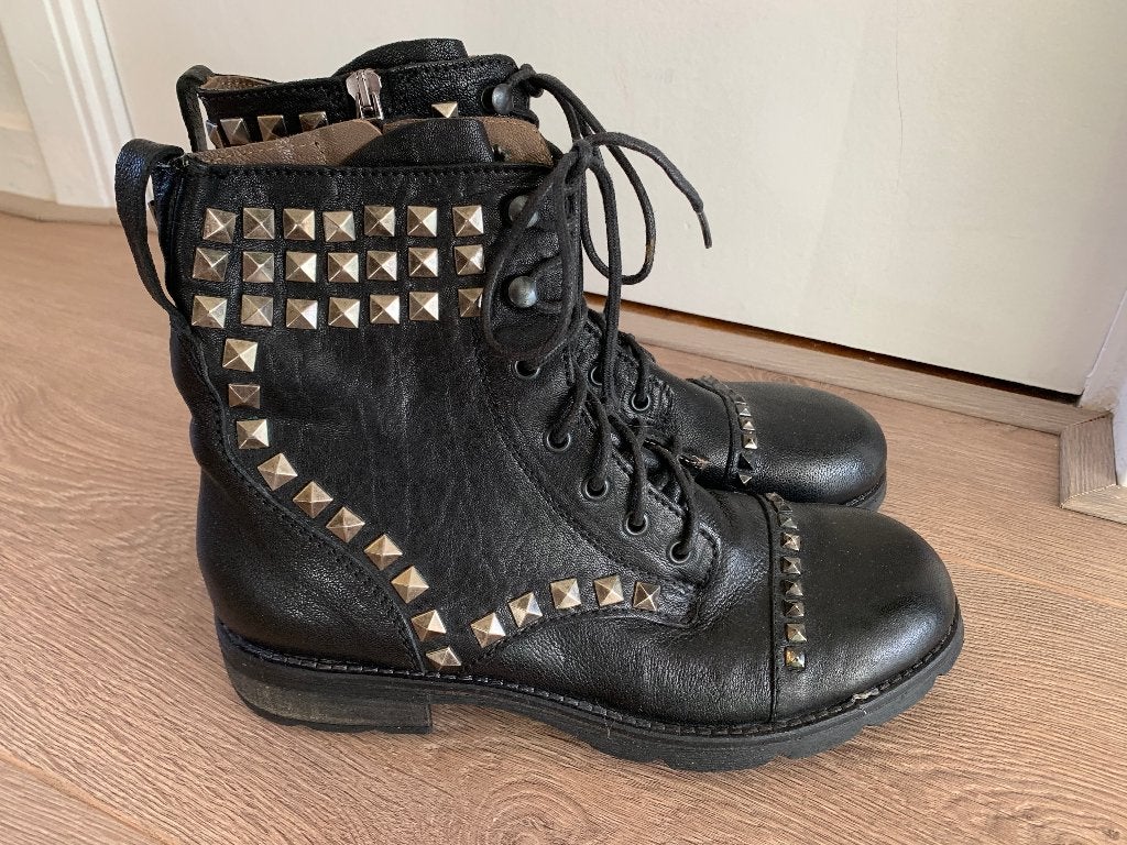Stoere dames leren boots met studs merk Progetto maat 41, Zwart, Lage of Enkellaarzen, Nieuw, Ophalen of Verzenden