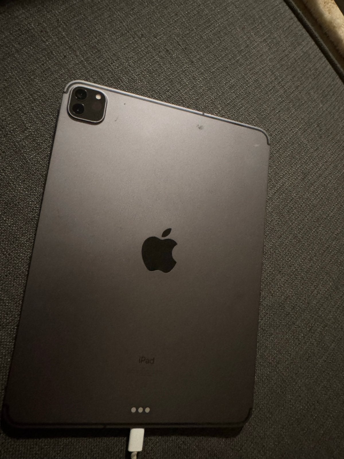 iPad Pro 2e generatie 1 TB Zo goed als nieuw met klein vlek, Computers en Software, Ophalen of Verzenden, Zo goed als nieuw, Grijs