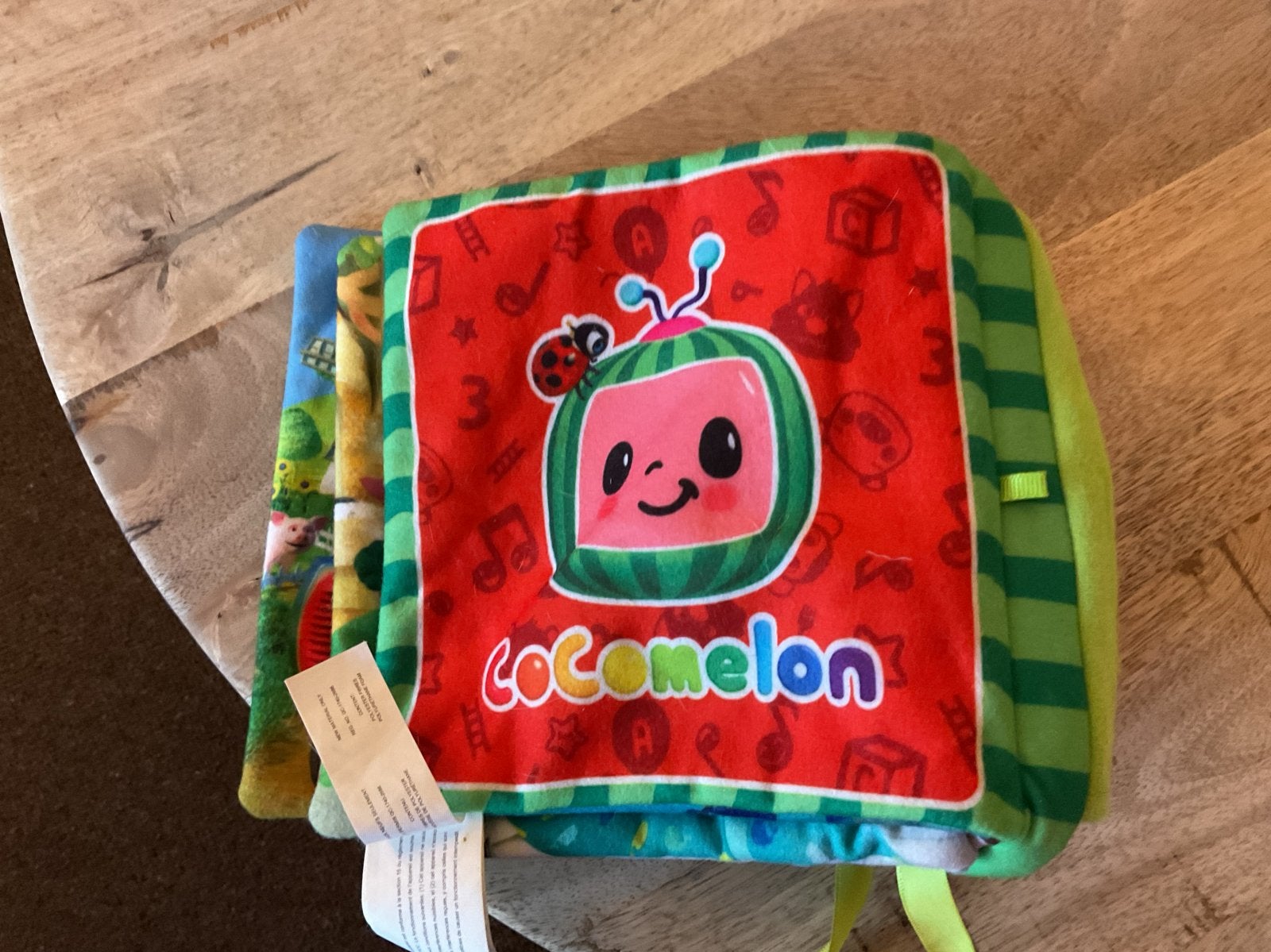 Cocomelon stoffen boekje met liedjes, Kinderen en Baby's, Ophalen of Verzenden, Zo goed als nieuw, Overige typen, Met geluid