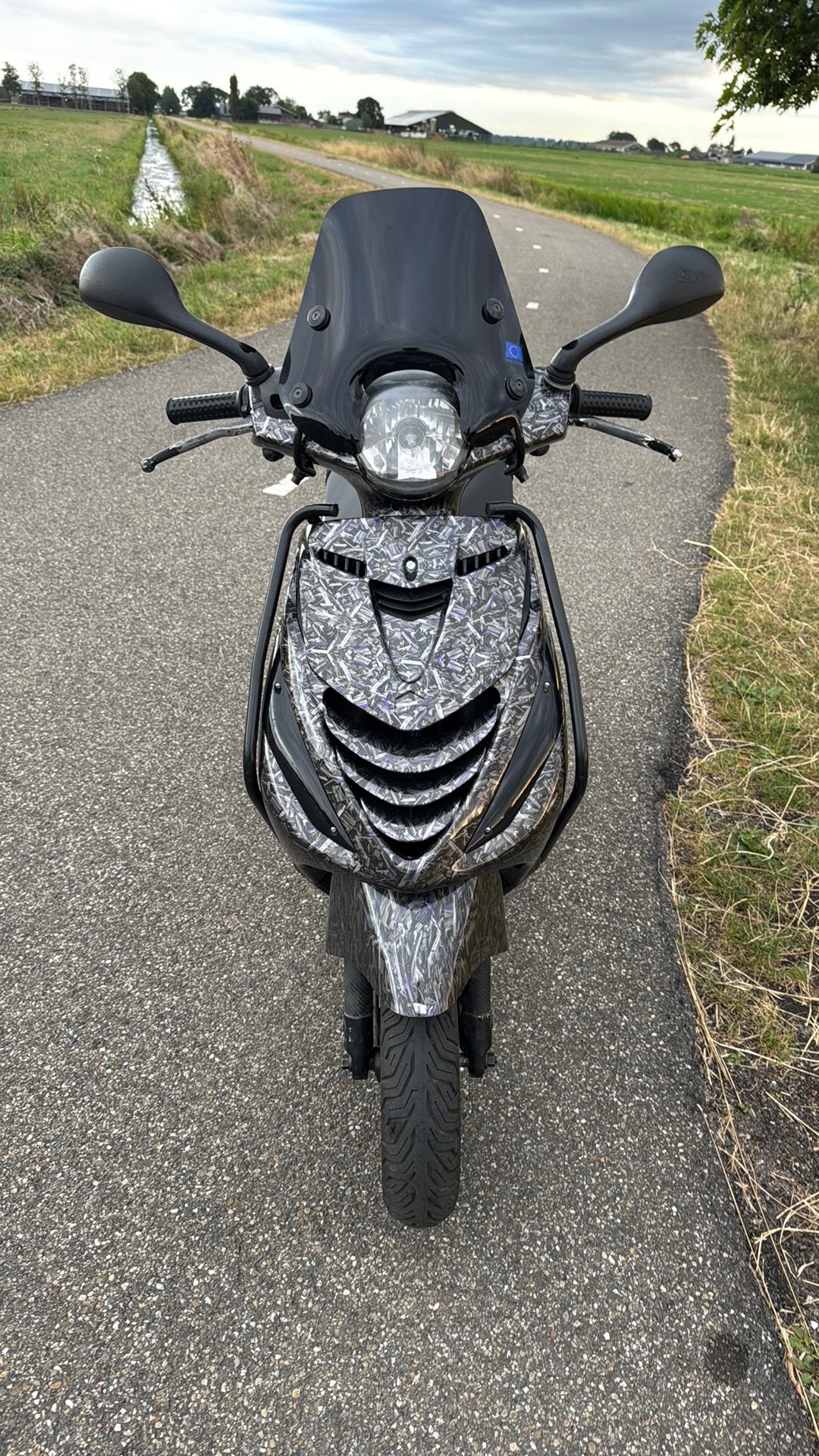 Zip 50cc 4t forged carbon kappen met paars, Ophalen, Maximaal 45 km/u, Zip, Zo goed als nieuw