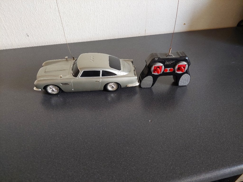 James Bond Auto, Elektro, Ophalen of Verzenden, Zo goed als nieuw, Auto onroad