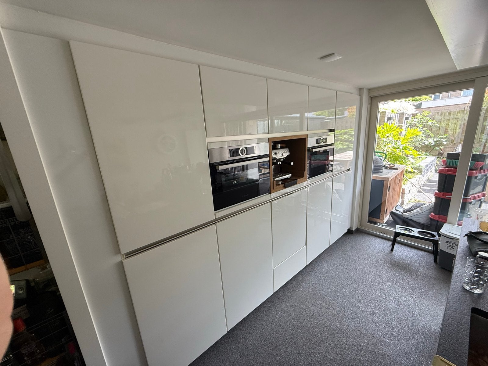 Moderne witte hoogglans keuken met inbouwapparatuur, Huis en Inrichting, Keuken | Complete keukens, Ophalen, Gebruikt, Overige materialen