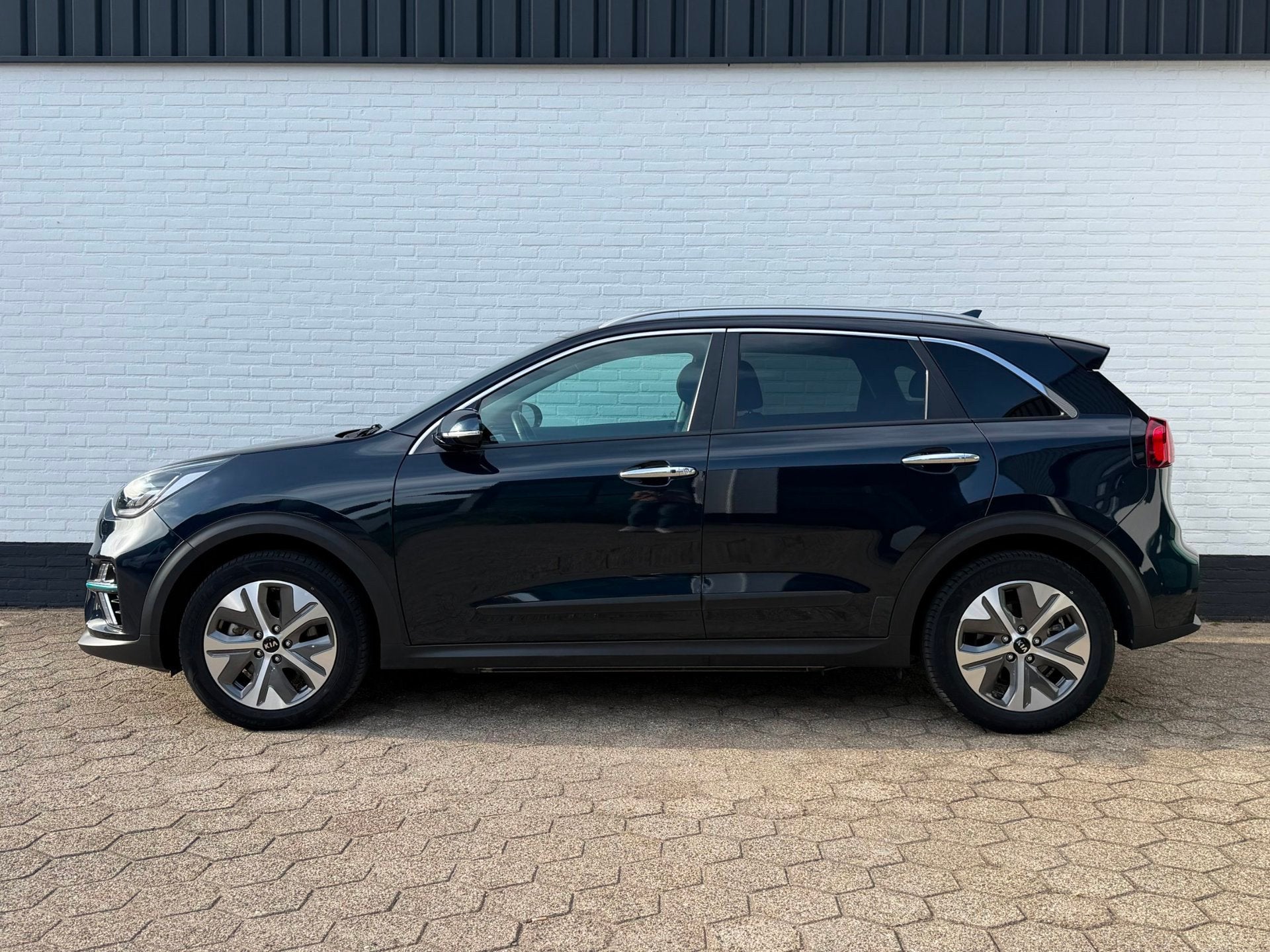 Kia E-Niro ExecutiveLine 64 kWh LEDER l SCHUIFDAK l SoH 99%, Auto's, Adaptive Cruise Control, Gebruikt, Zwart, 1712 kg