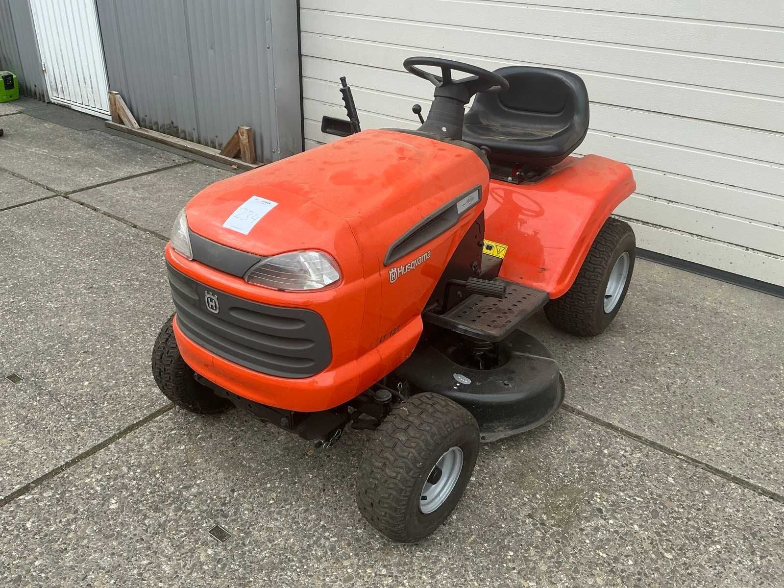 2012 Husqvarna LT 131 Zitmaaier, Zakelijke goederen, Maaier