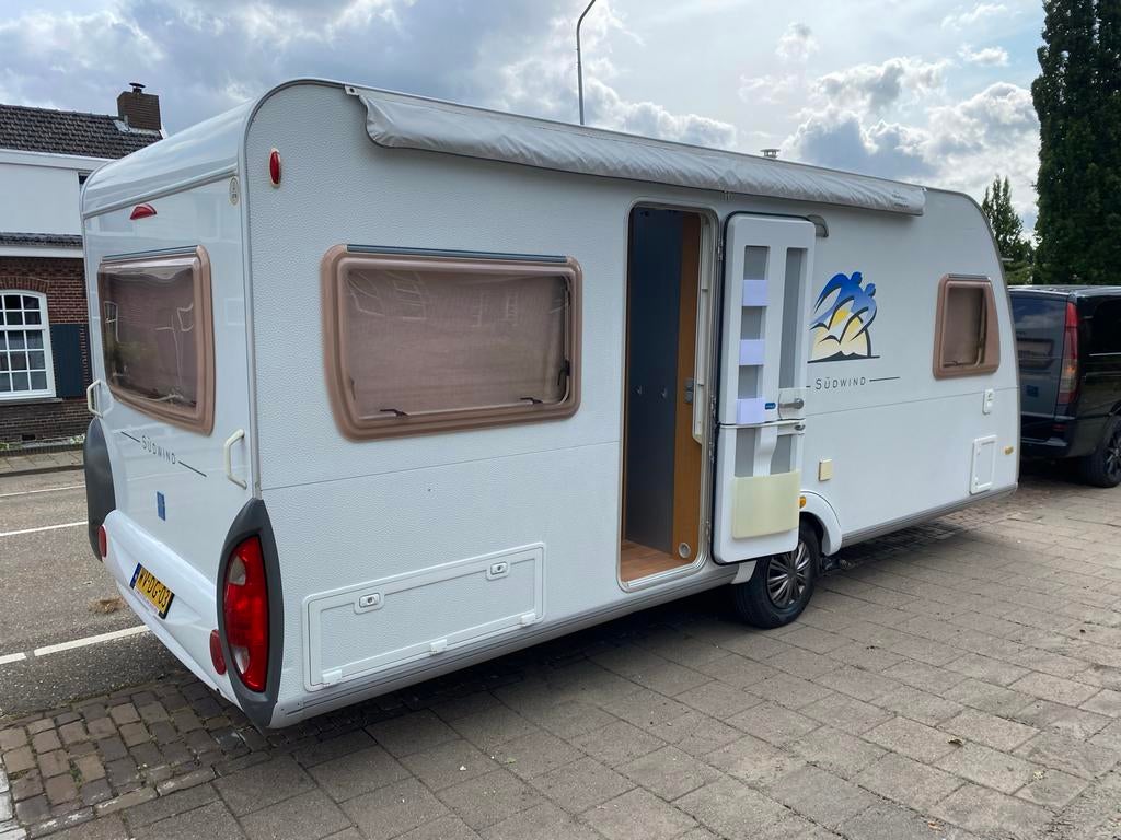 Knaus Sudwind Caravan met airco mover luifeltent en voortent, Caravans en Kamperen, Rondzit, Particulier, 5 tot 6 meter, Knaus