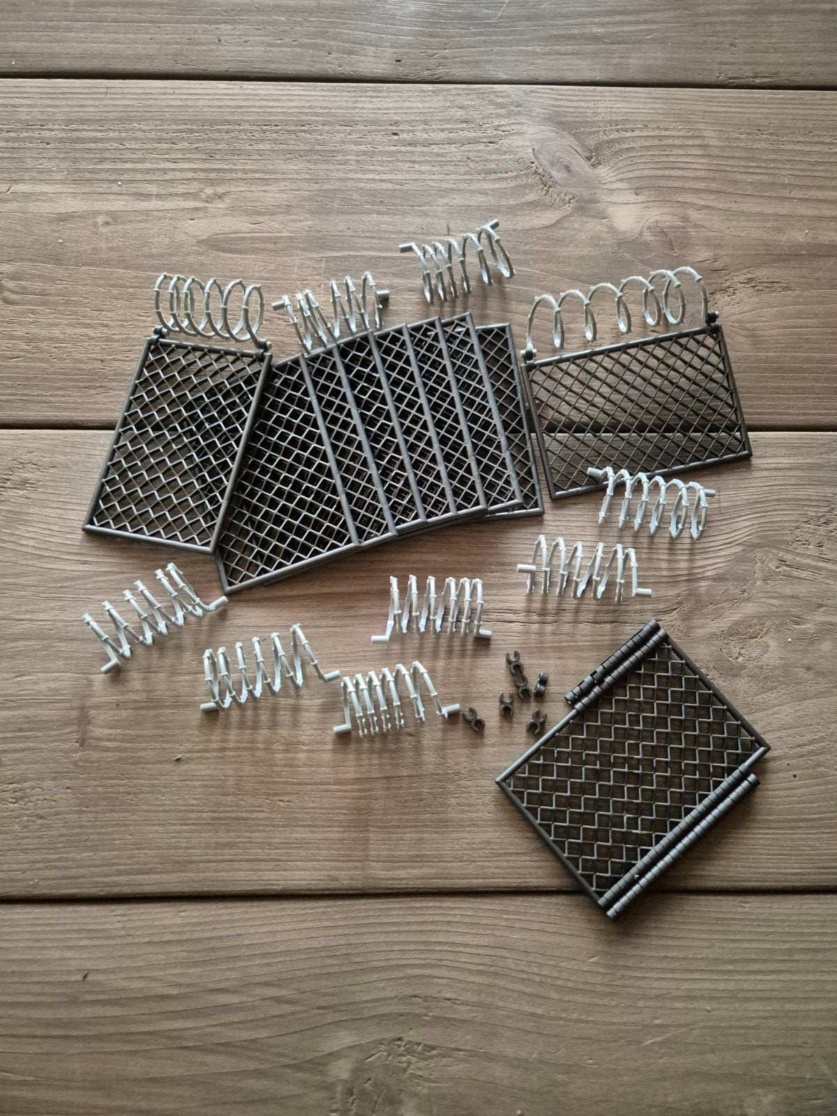 Kerstdorp hekwerk met prikkeldraad kersthuisjes, Diversen, Ophalen of Verzenden, Zo goed als nieuw