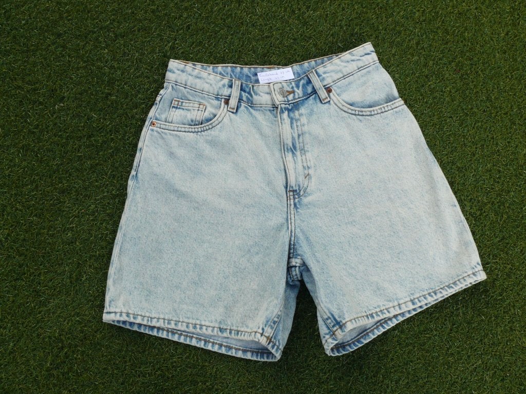 Monki korte spijkerbroek maat 27 als nieuw, Blauw, Ophalen of Verzenden, Zo goed als nieuw, Monki