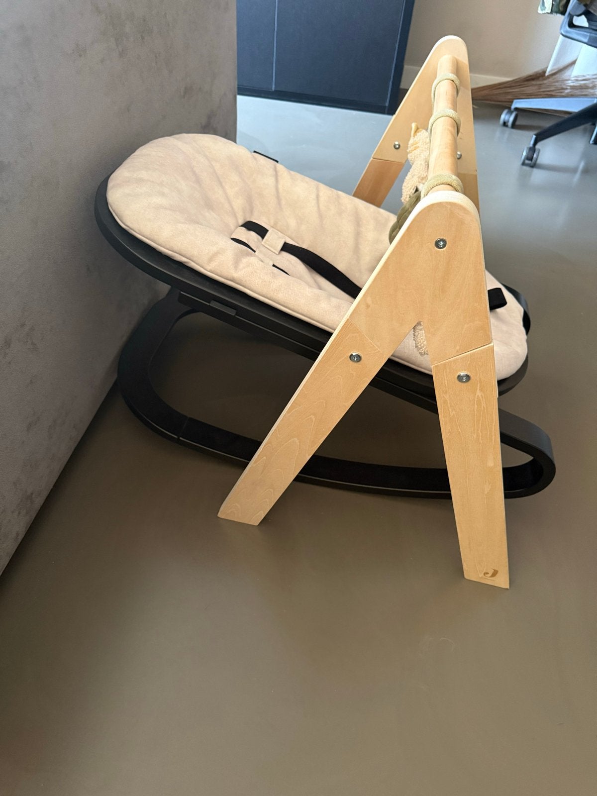 Kidsmill Wipstoel zwart met Jollein Babygym en speeltjes, Overige merken, Wipstoel, Ophalen of Verzenden, Met gordel(s) of riempje(s)