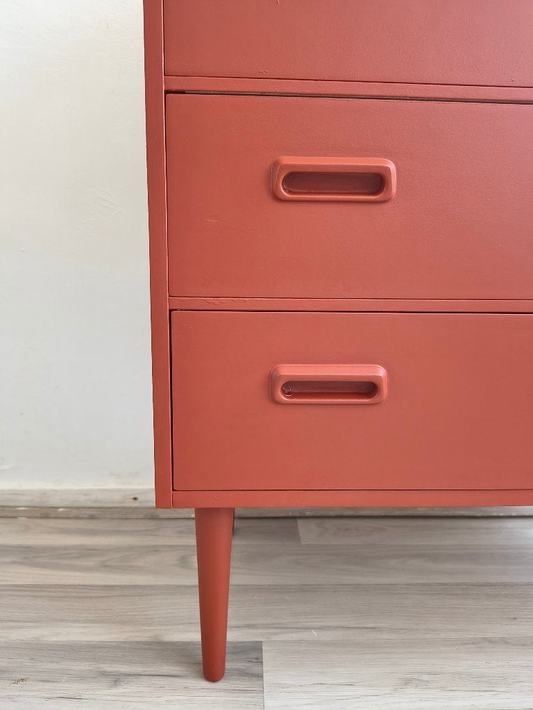 Vintage Zweedse Ladekast – Terracotta Rood – Mid Century, Huis en Inrichting, Karlit Board (SWEDEN), Zo goed als nieuw, Onbekend